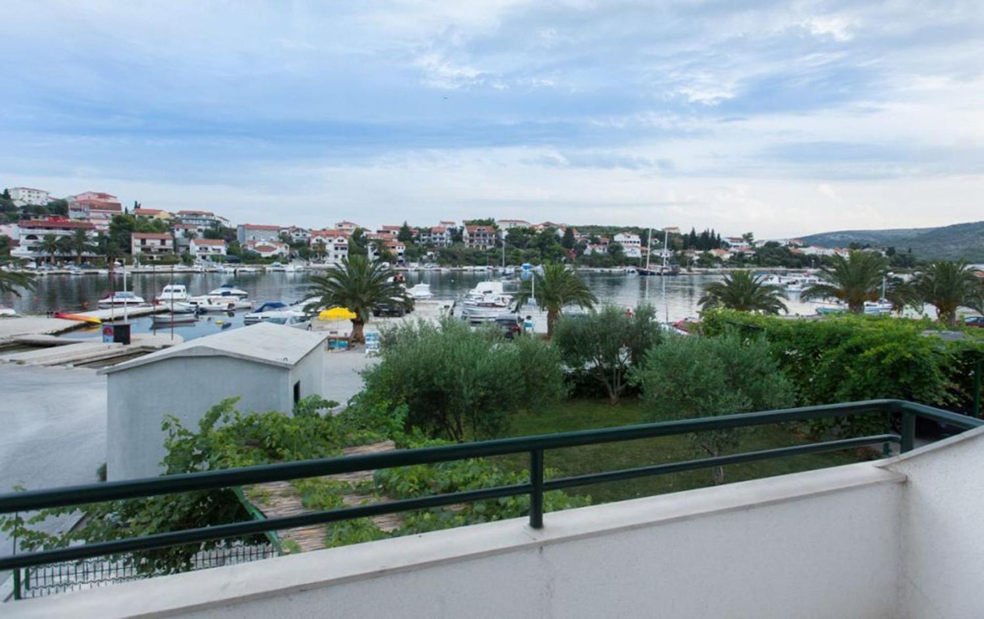 Apartments Mare - 30 M From Pebble Beach Seget Vranjica Exterior foto